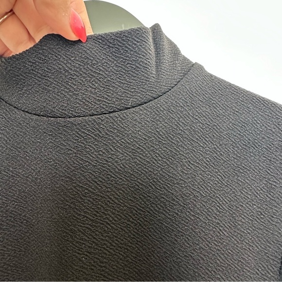 Black top w/ mesh long puff sleeve - Picture 5 of 6